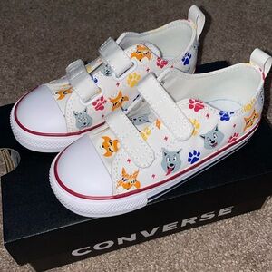 New Toddler Wolf/Dog Print Converse